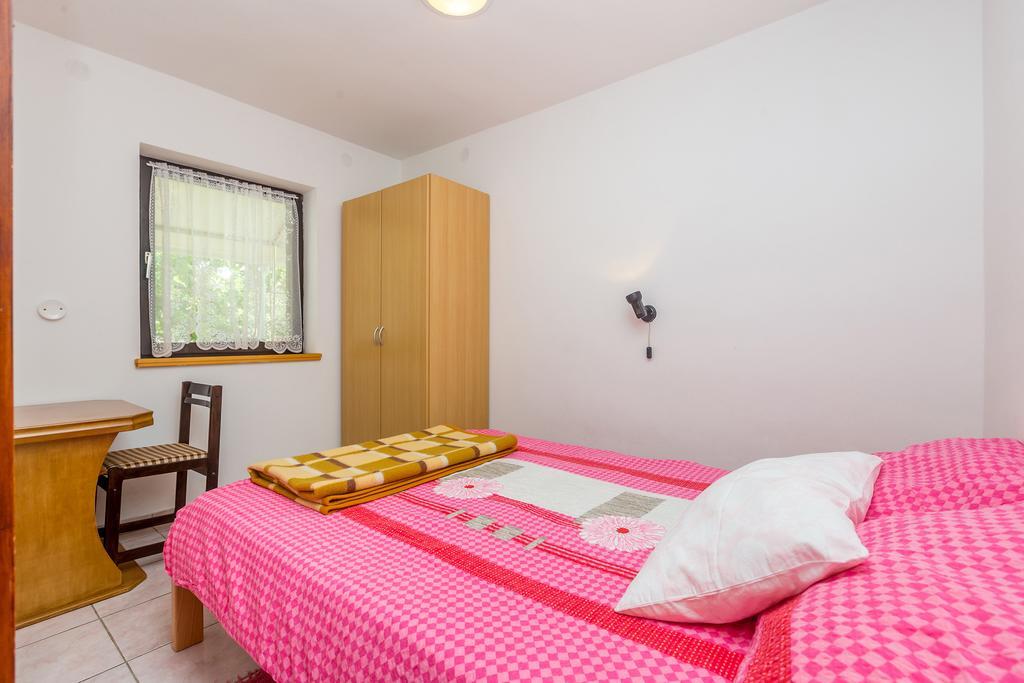 Apartments Nevenka คิร์ก ภายนอก รูปภาพ